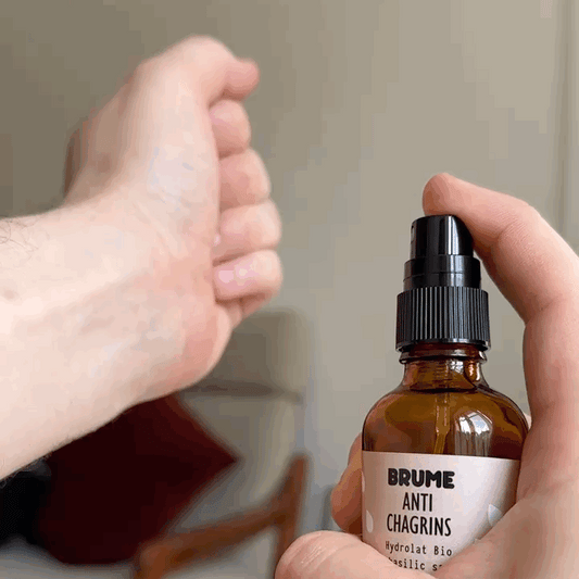 Image animée de Spay de Brume Anti-Chagrins à l'Hydrolat Bio de Basilic Sacré pour Enfants.