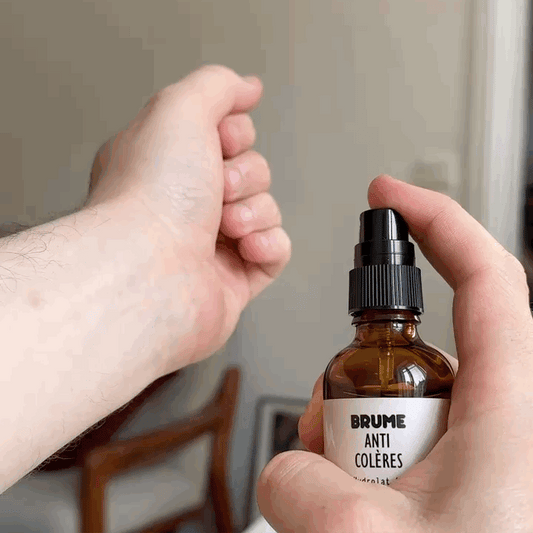 Image animée de Spay de Brume Anti-Colères à l'Hydrolat Bio de Lavande Fine pour Enfants.