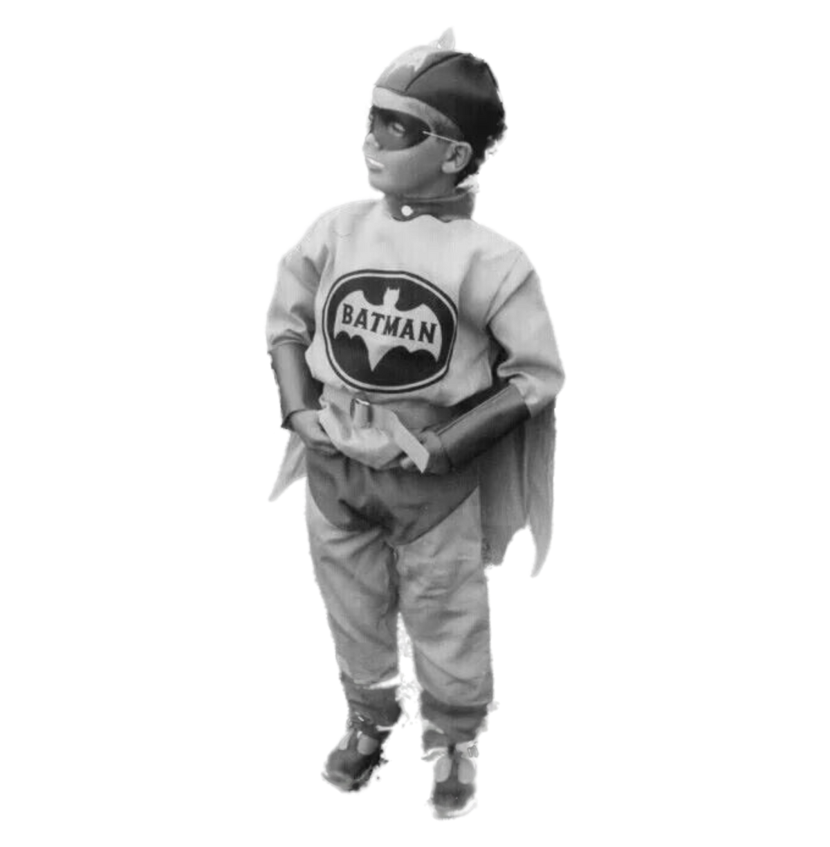 Image en noir et blanc d’un enfant déguisé en super-héros, illustrant le regain de confiance après l’utilisation de la Brume à base d'Hydrolat Bio. 