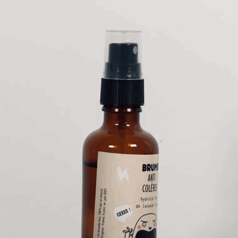 Image animée du flacon de Brume Anti-Colères à l’Hydrolat Bio de Lavande Fine, en rotation, sur fond neutre.